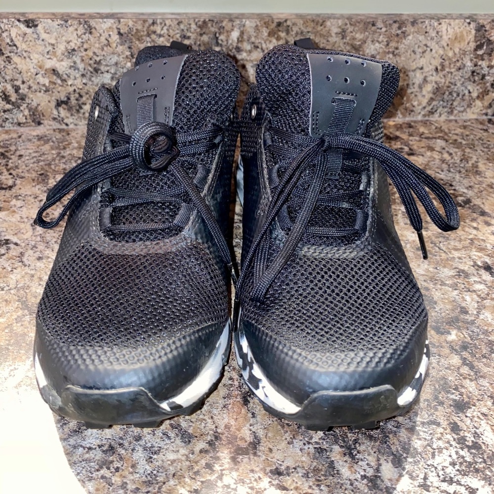 Adidas TERREX continental.